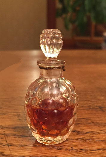 PETIT FLACON PARFUM, AVEC BOUCHON EN VERRE DIT "FRAMBOISE" - TIGE EN VERRE A L'INTERIEUR
