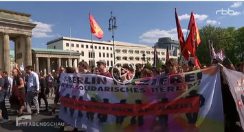 In großer deutlicher Überzahl: Berlin nazifrei. Screenshot rbb 