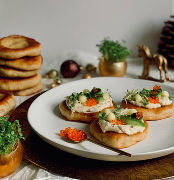 Mini-Langos, Langos, Lángos, Langosch, Mini-Lángos, Forelle, Forellenmousse, Forellenkaviar, Weihnachtsessen, Amuse Geule, Amuse Bouche, Gurke, Apfel, Vorspeise, Starter