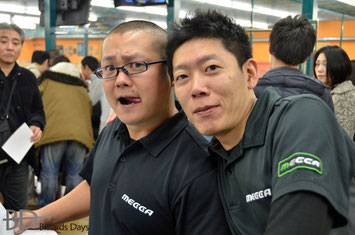 運営の増木さん（左）＆西嶋大策プロ