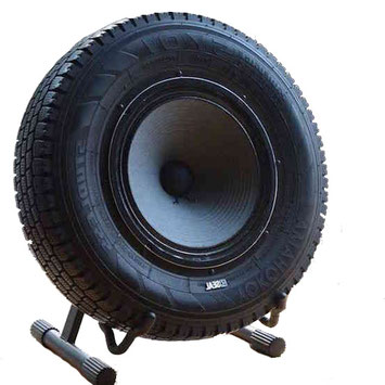 Enceinte conçue à partir d'un pneu 