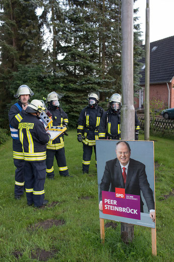 In der Zeit sammelten sich die vorhandenen Atemschutzgeräteträger am Sammelplatz.