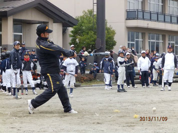 ホームラン競争出場、弦コーチ