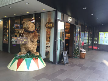 クリスマスの頃の自由が丘にて。好きな街なので時々出没しております。