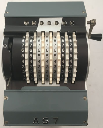 REGINA AS 7 modelo 2 (como ADDI-S), s/n 809, fabricada por "Regina Rechenmaschinen Heinrich Holz"en Colonia (Alemania), año  1960, 14x25x13 cm