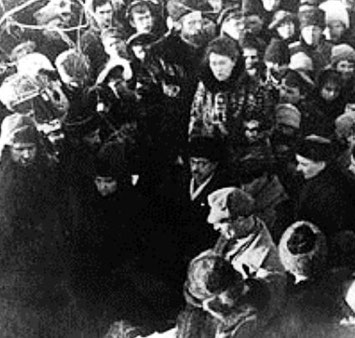Emma Goldman ved anarkisten Pjotr Kropotkins begravelse, Moskva d 13. februar 1921