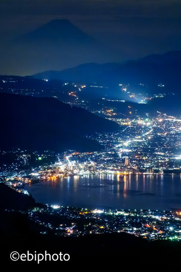 高ボッチ高原から諏訪湖の夜景と富士山