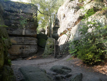 Mittendrin im Felsenlabyrinth