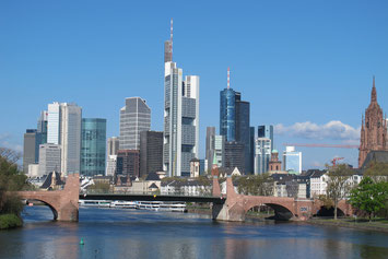 Mainhattan skyline Frankfurt Dom Main