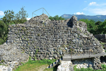Die Ruine der Gesslerburg in Küssnacht, nach Erkentnissen des Geschichtsschreibers Ägidius Tschudi (1505-1572).