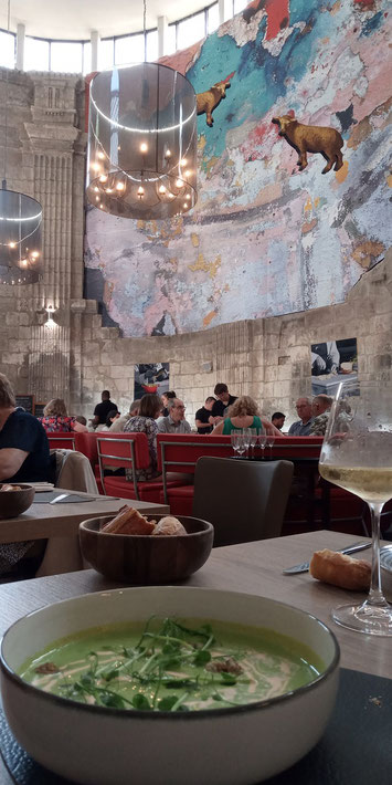 restaurant-les-petits-plats-du-bourbon-bourges-ou-manger-cadre-insolite