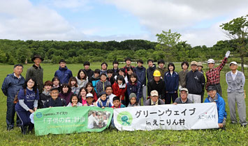 Taking photo with participants in the “Ecorin Village”