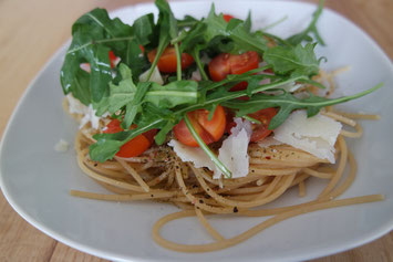 Spaghetti Rezept mit Öl, Pfeffer und Tomaten