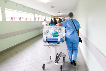 Krankenhaus, Krankenbett, Krankenschwester