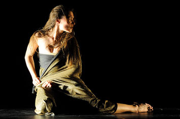 Susanne Linke Orient Okzident Wiederaufnahme 2010 Solistin Armelle H van Eecloo