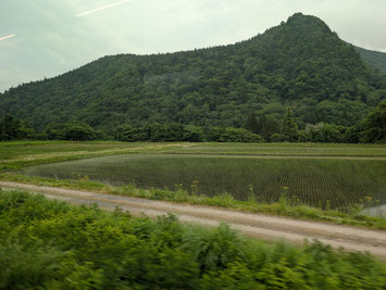 山形県と秋田県の県境あたりの日本の原風景