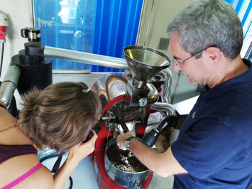 Dr. Höglinger röstet seinen Tanzania Coffee