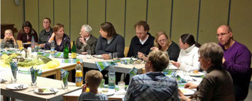 Tischabendmahl in der Andreasgemeinde. Foto: Gömmer