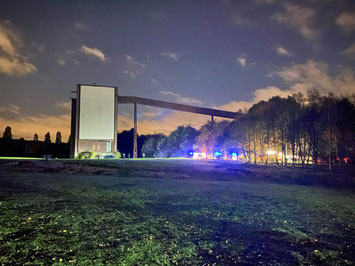 Einheiten der Berufs- und Freiwilligen Feuerwehr waren während der ganzen Nacht im Einsatz Foto: Feuerwehr Gelsenkirchen