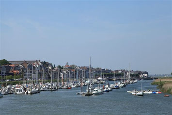 Saint Valéry sur somme port de pêche devenu port de plaisance tourisme en Baie de somme 