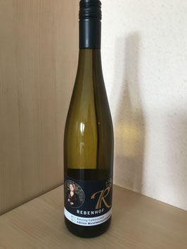 2025er Riesling Qualitätswein halbtrocken, Annalena 0,75 l Flasche -Edition Moselweinprinzessin-