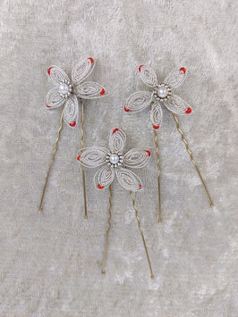 Trachten-Blumen-Haarnadel mit roten Glasperlen