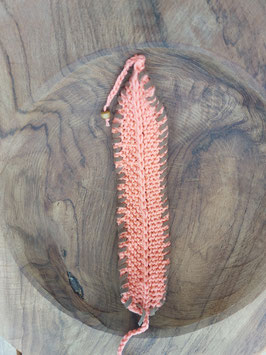 Feder-Lesezeichen aus apricotfarbener Baumwolle, mit Lederband eingefasst