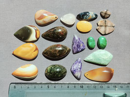 lot de 18 cabochons en minéraux divers