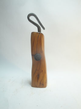 Pfeffermühle Eibe mit handgeschmiedeter Kurbel