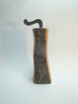 Pfeffermühle aus Apfelholz mit handgeschmiedeter Kurbel