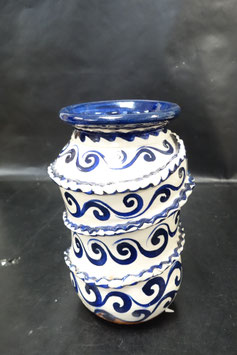 Fraaie blauw met wit handbeschilderde Tito Ubeda vaas uit Spanje