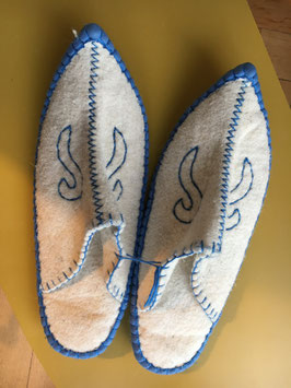 FILZPANTOFFEL WEISS/HELLBLAU