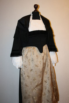 Saaner Festtagstracht FS492