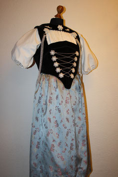 Berner Festtagstracht mit Schmuck 1