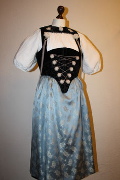 Berner Festtagstracht mit Schmuck 208
