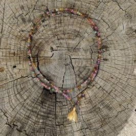 Lange, bunte Turmalin Kette mit Märzenbecher Gold