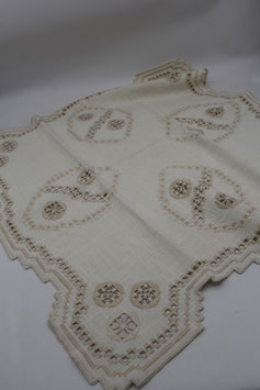 quadratische Hardanger-Tischdecke Hardanger Stickerei beige Handarbeit 66x66cm