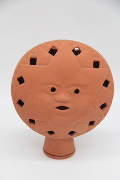 großer Terracotta Gartenstecker rotbraun rund Stern Sonne Gesicht