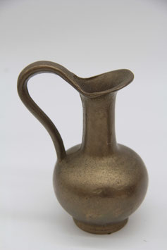 Alte Messingkanne mit Henkel Krug Vase Messing Henkelkanne massiv schwer