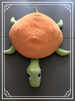 Schildpadknuffel in de kleuren oranje en groen