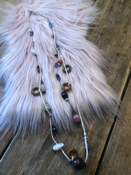 Nieuw: een lange ketting van verschillende materialen