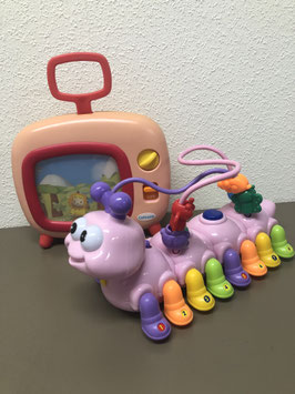 Paarse rups met vormpjes en TV met tekenfilm