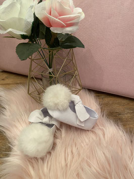 Nieuw! Witte ballerina met pompon in maat 19