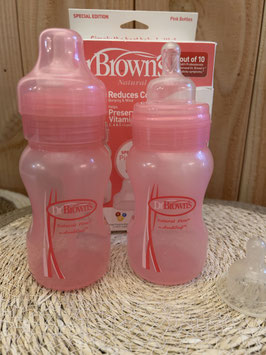 Twee roze flessen van Dr. Brown's