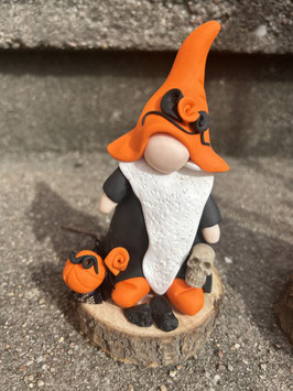 Gnome Halloween… Skull