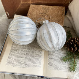 Weihnachtskugel weiß „Octavia….“