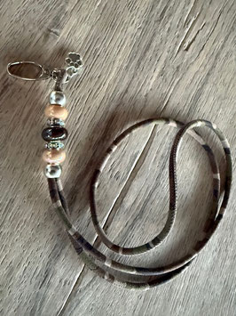 Veloursleder camouflage mit beigen/braunen Beads Klimbim Pfötchen