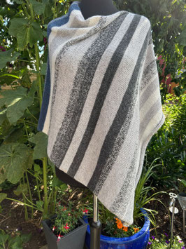 KUSCHEL-ZEIT Strickset Leuchtturm-Poncho mit Flausch 4-fädig 1225m