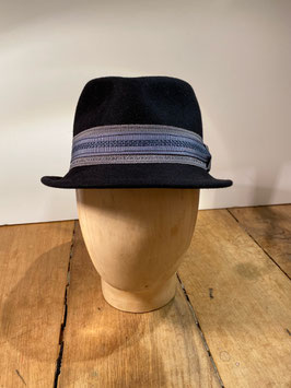 Schwarzer Trilby