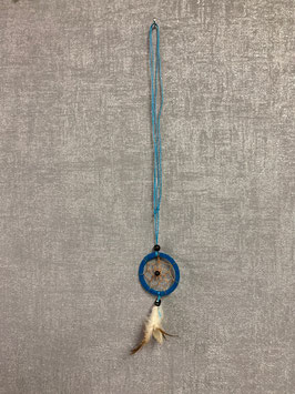 Kleiner Traumfänger "türkis", mit verstellbarem Band als Halsschmuck zu tragen, Gesamtlänge ca. 12 cm,  Ring 5 cm ∅, mit Federn und Perlen